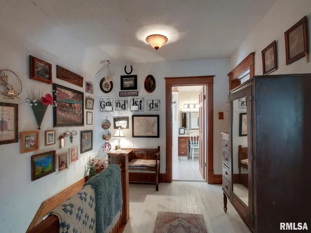 $207,900 | 2048 Locust Street, Quincy, IL 62301