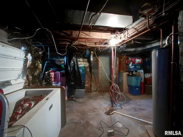 $207,900 | 2048 Locust Street, Quincy, IL 62301