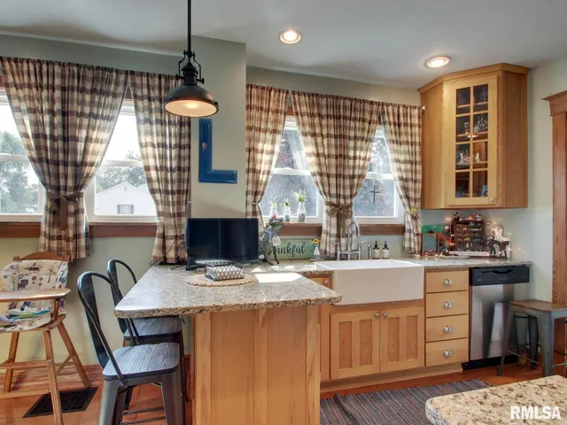 $207,900 | 2048 Locust Street, Quincy, IL 62301