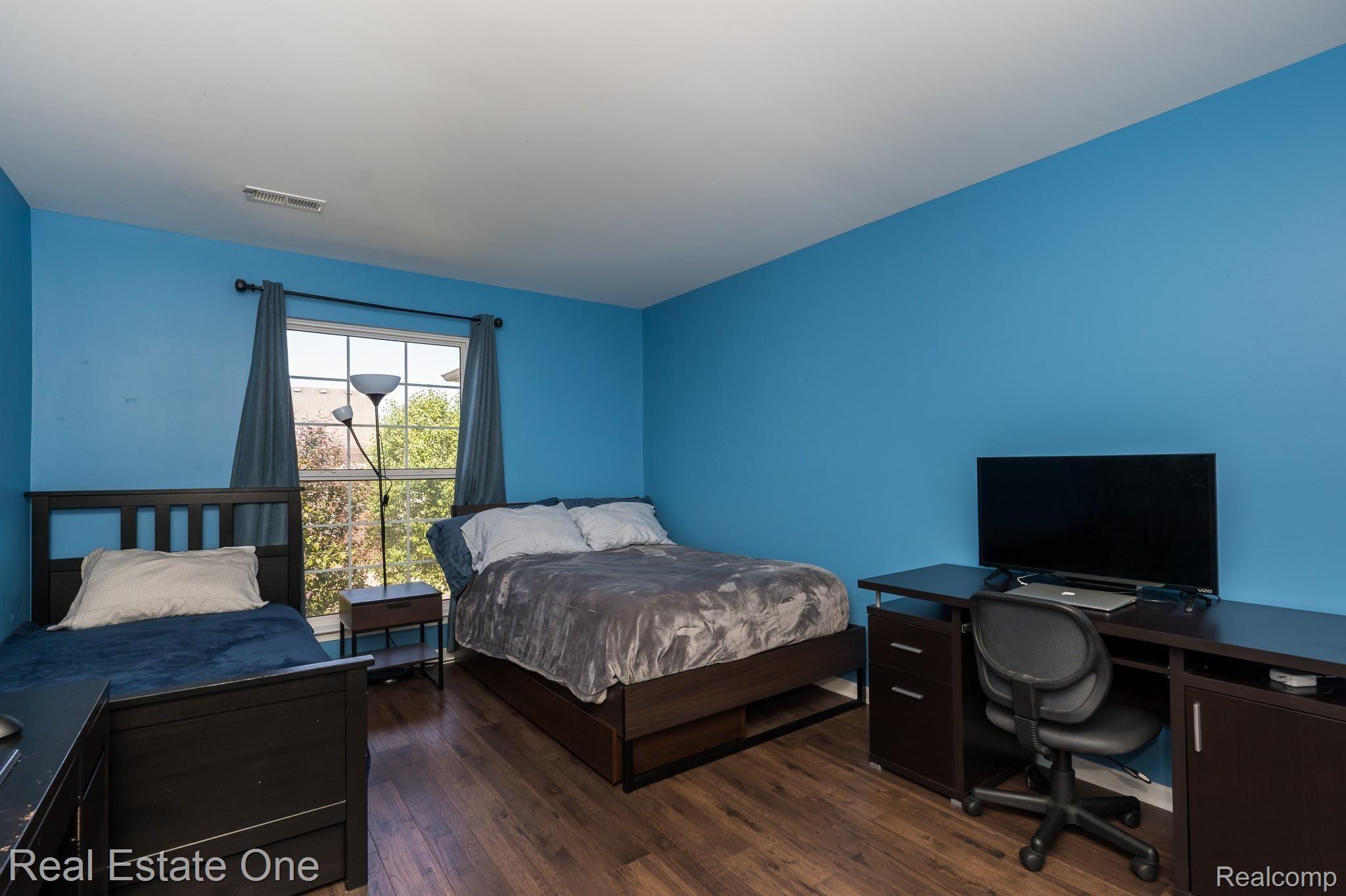 1730 Deepwood Circle, Unit 53 Rochester, MI 48307 - Photo 22 of 25 Secondary bedroom