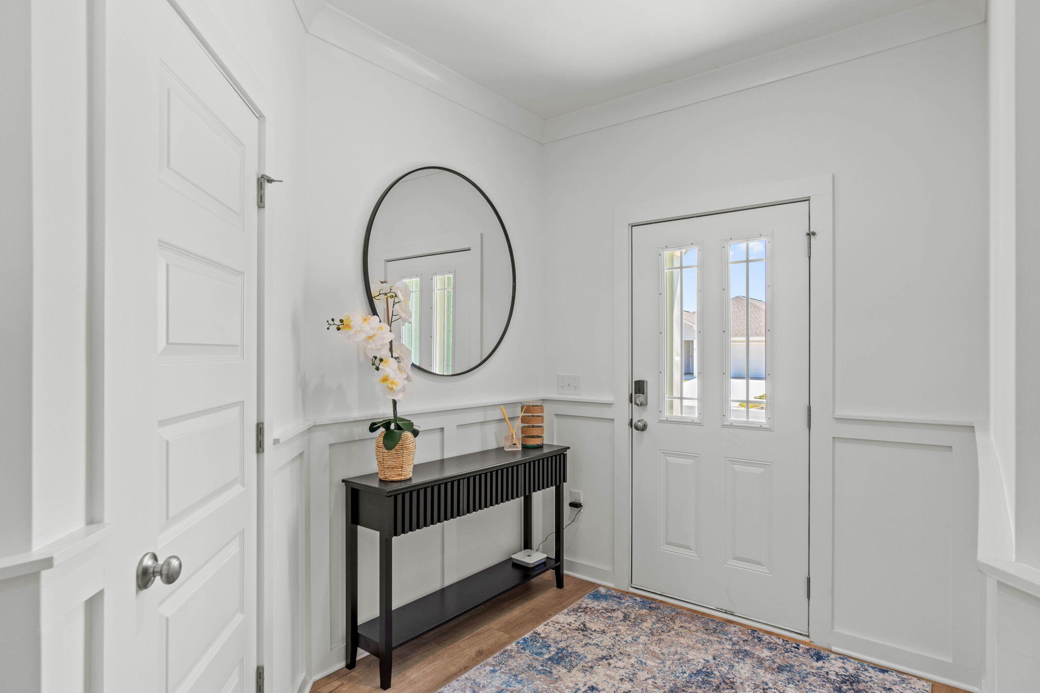 a view of a livingroom with furniture