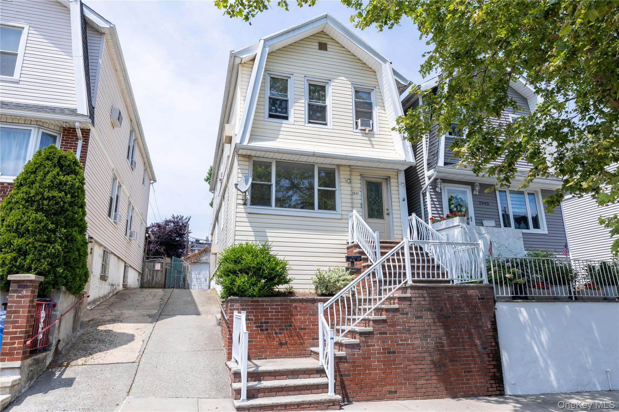 2941 Middletown Road Bronx, NY 10461 - Photo 1 of 31 a front view of a house with a yard