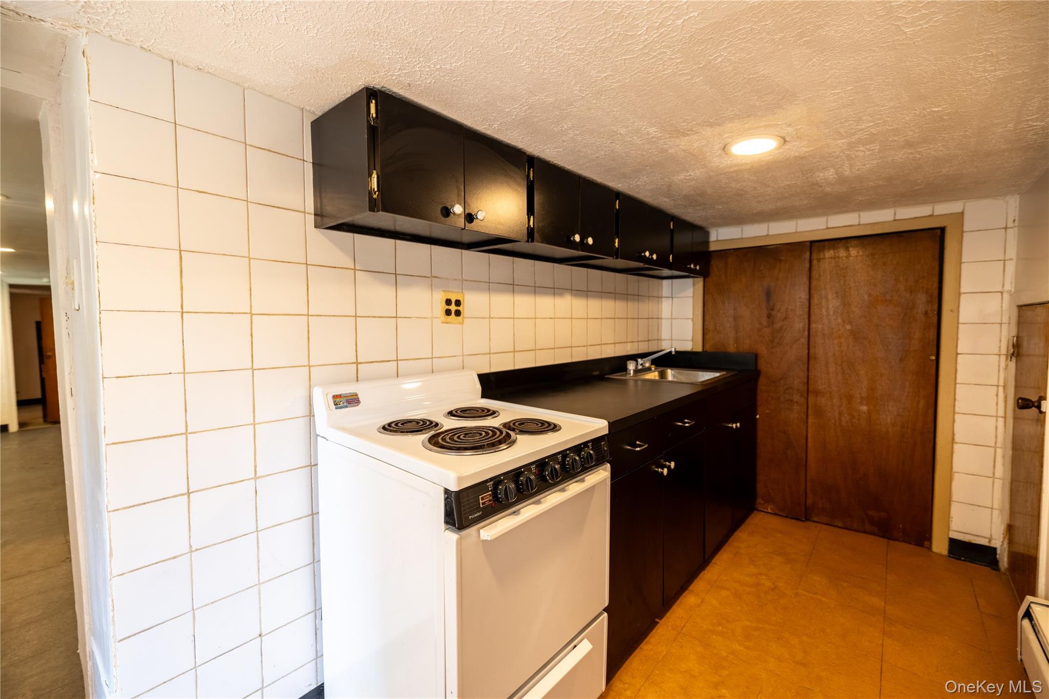 2941 Middletown Road Bronx, NY 10461 - Photo 21 of 31 a kitchen with a stove and a microwave