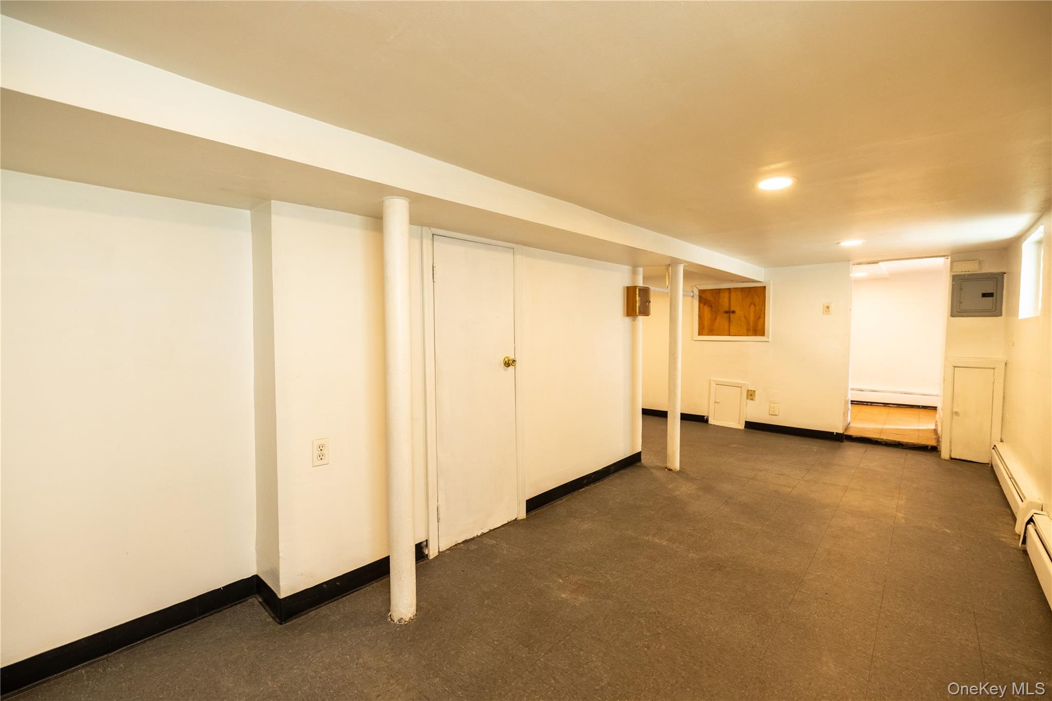 2941 Middletown Road Bronx, NY 10461 - Photo 24 of 31 a view of an empty room