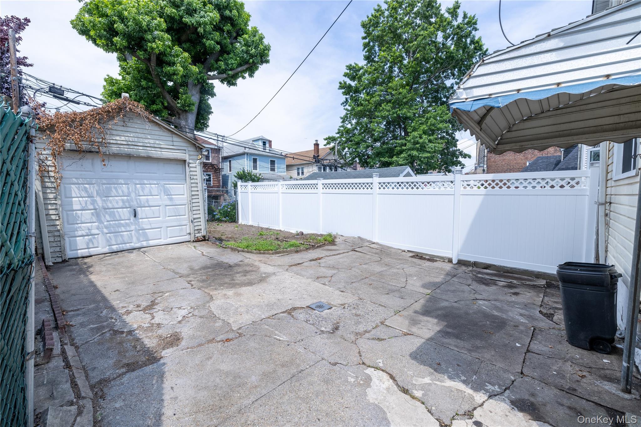 2941 Middletown Road Bronx, NY 10461 - Photo 31 of 31 a backyard of a house
