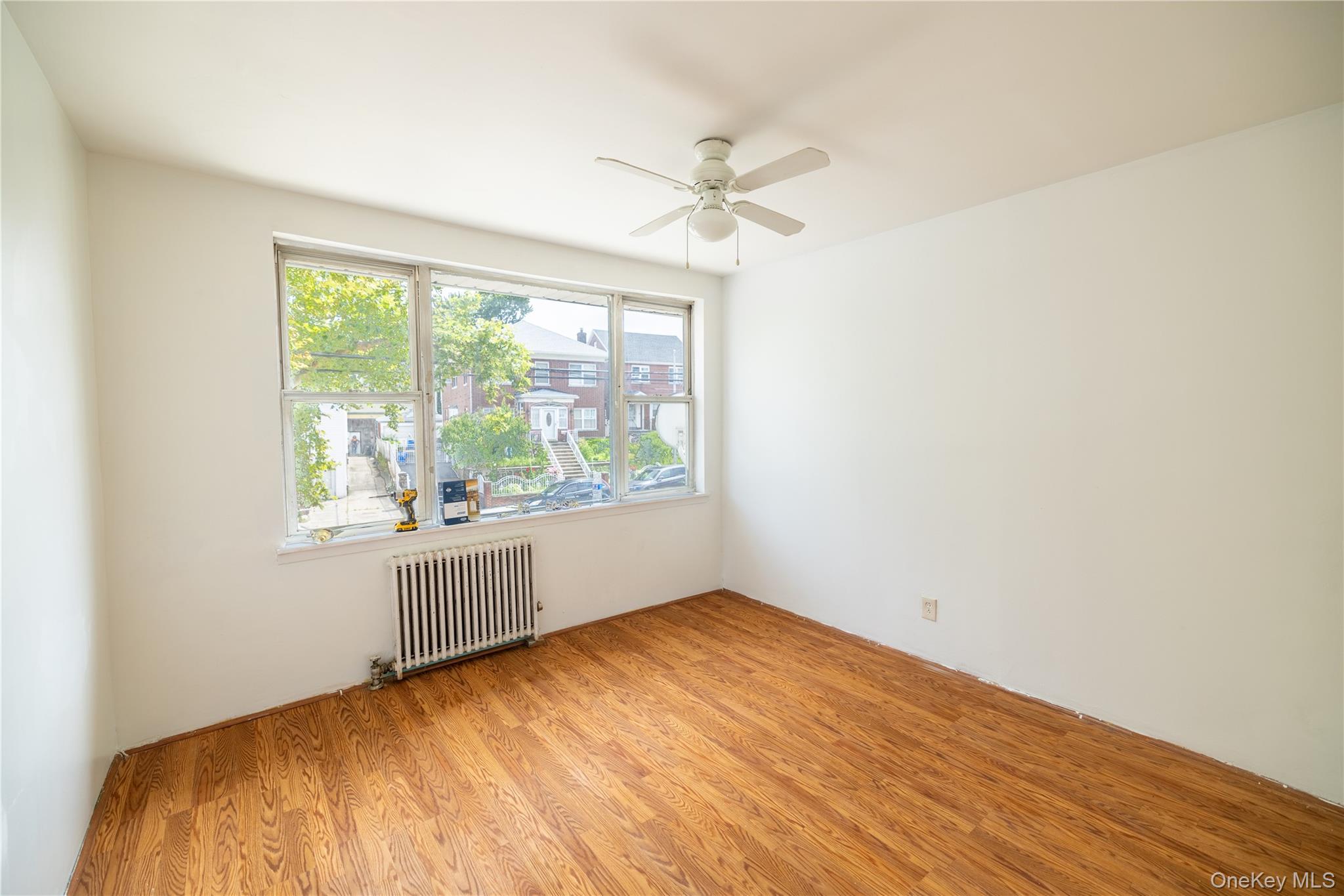2941 Middletown Road Bronx, NY 10461 - Photo 5 of 31 an empty room with a window