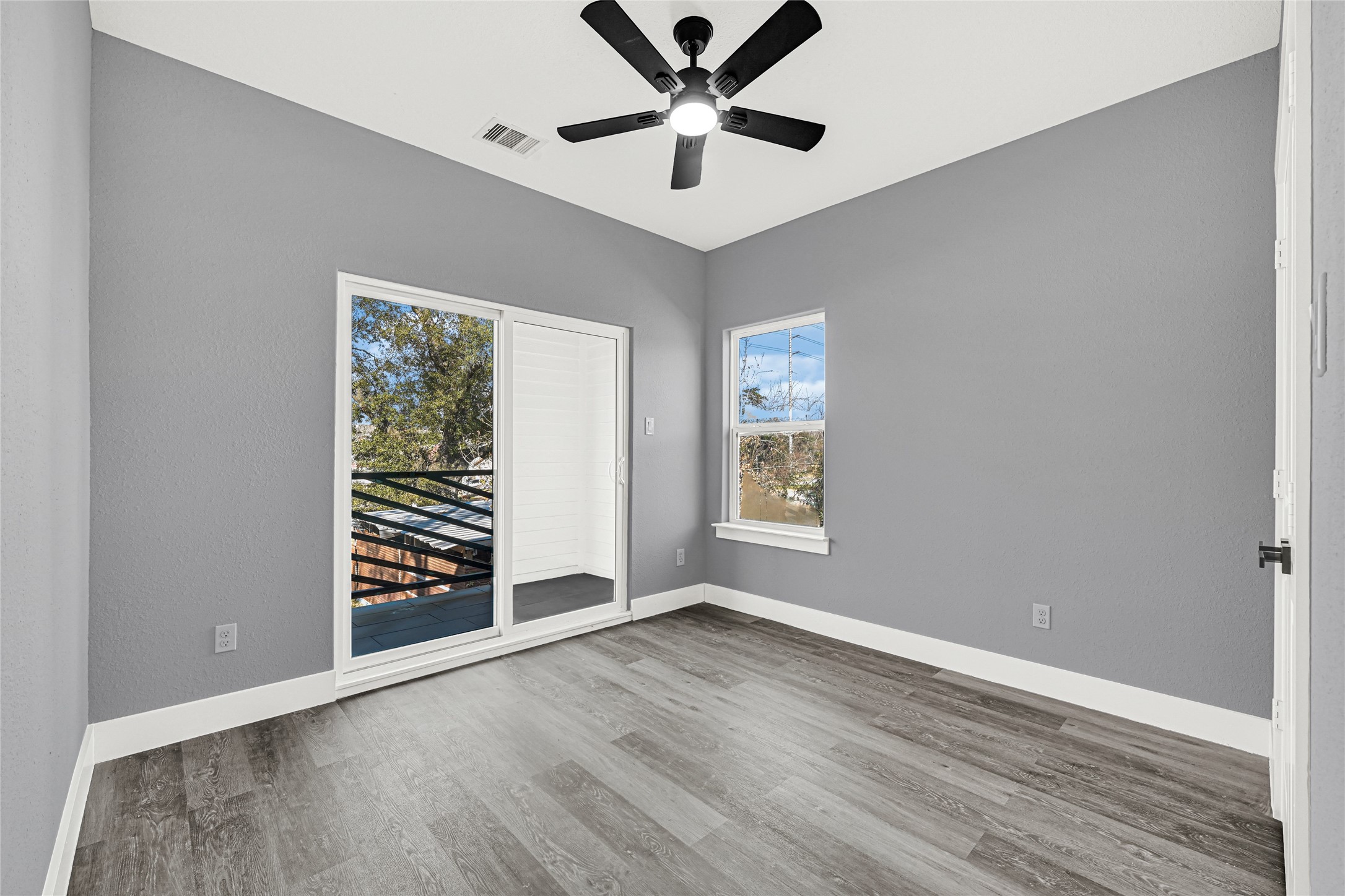6605 Apollo Street Houston, TX 77091 - Photo 21 of 32 Room #3 with access to rear balcony