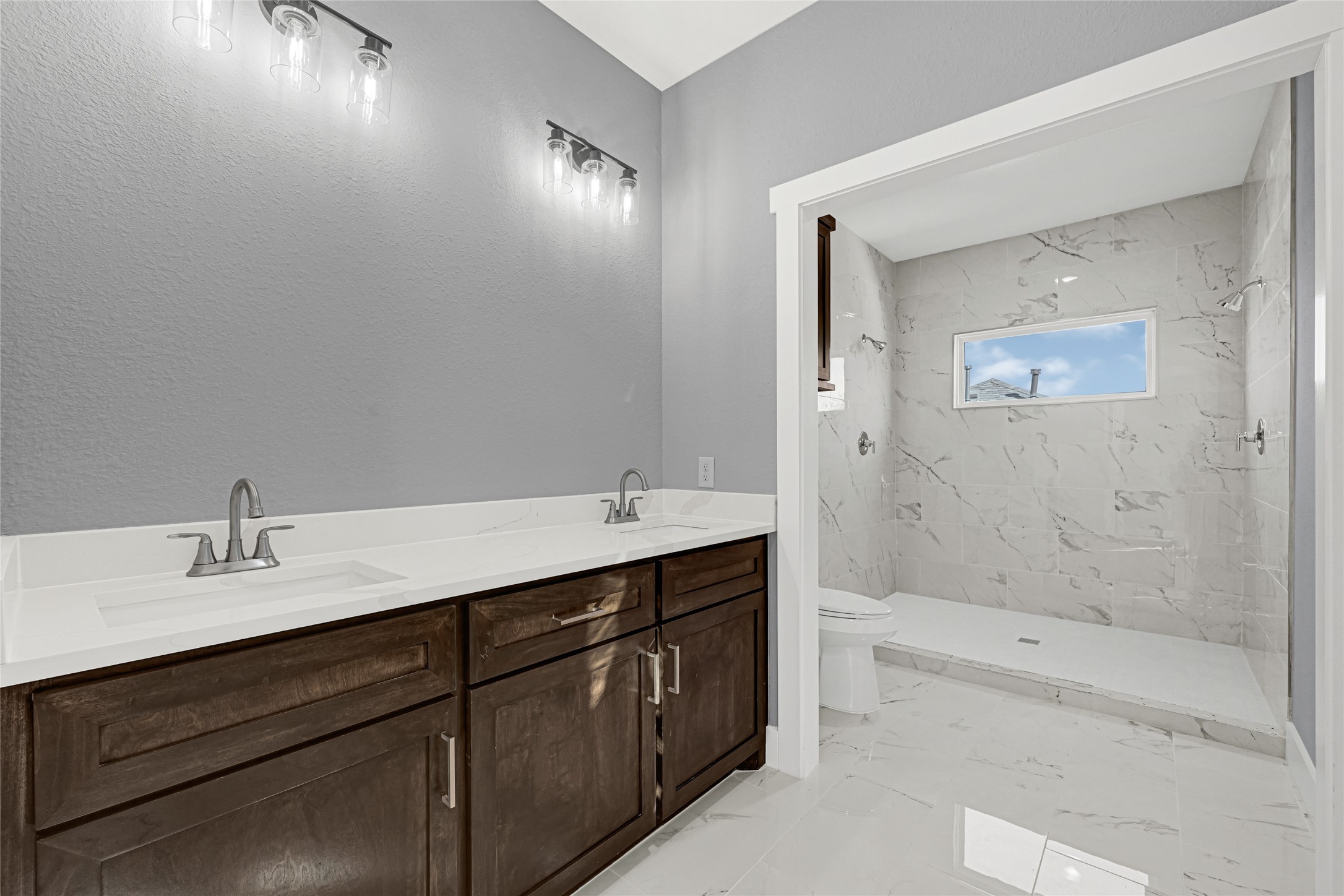 6605 Apollo Street Houston, TX 77091 - Photo 25 of 32 Master Bathroom