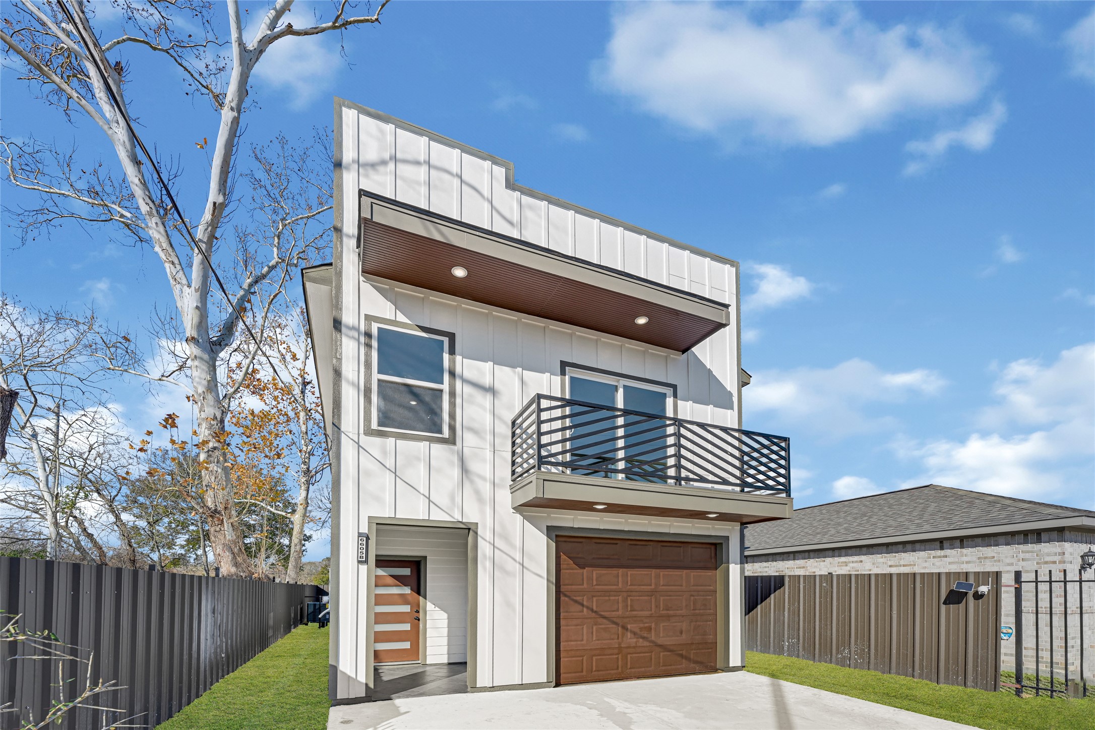 6605 Apollo Street Houston, TX 77091 - Photo 3 of 32 Plenty of parking space, with over size garage door