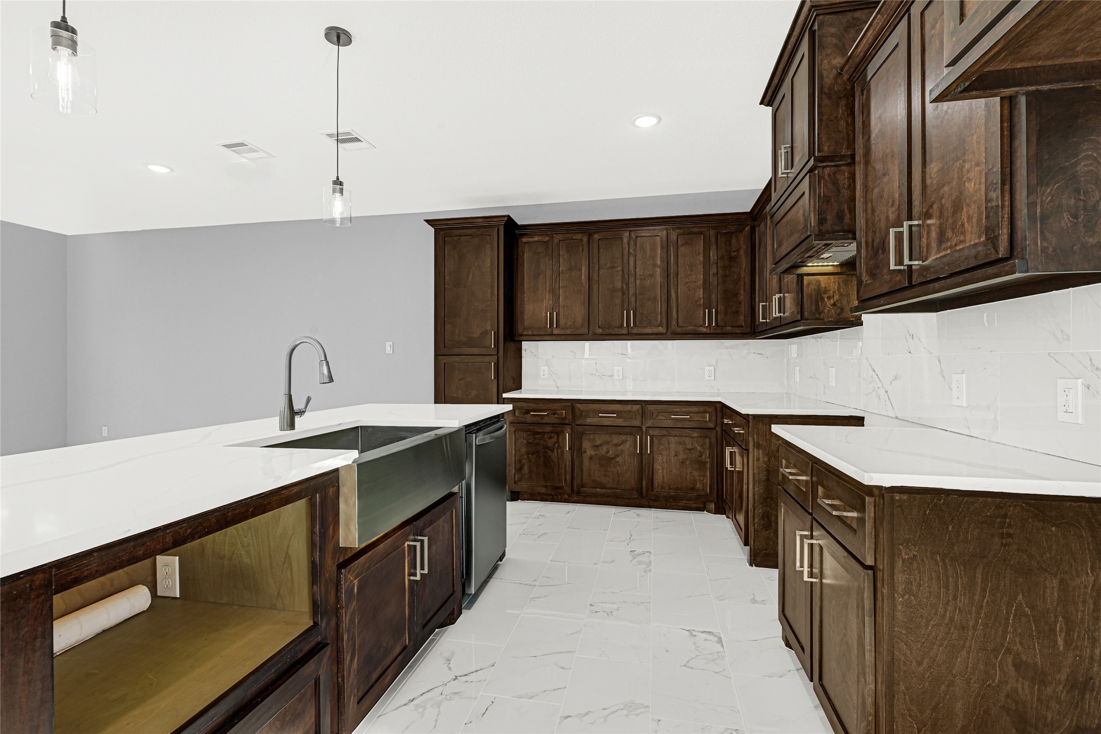 6605 Apollo Street Houston, TX 77091 - Photo 10 of 32 Quartz countertop with farm sink