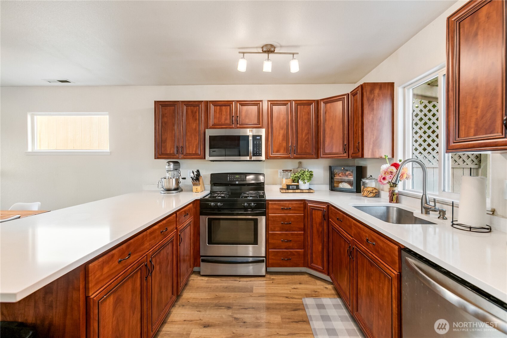 3964 Broadmoor Loop Bremerton, WA 98310 - Photo 10 of 36 Gallery Image 10