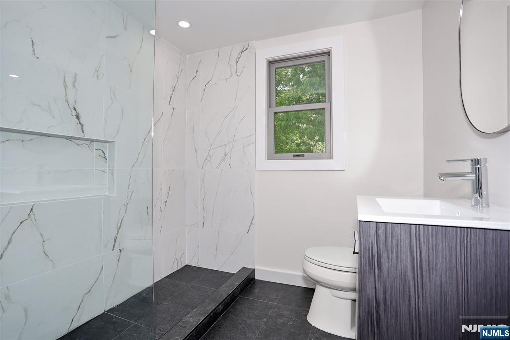 20 Dojean Court Bergenfield, NJ 07621 - Photo 30 of 50