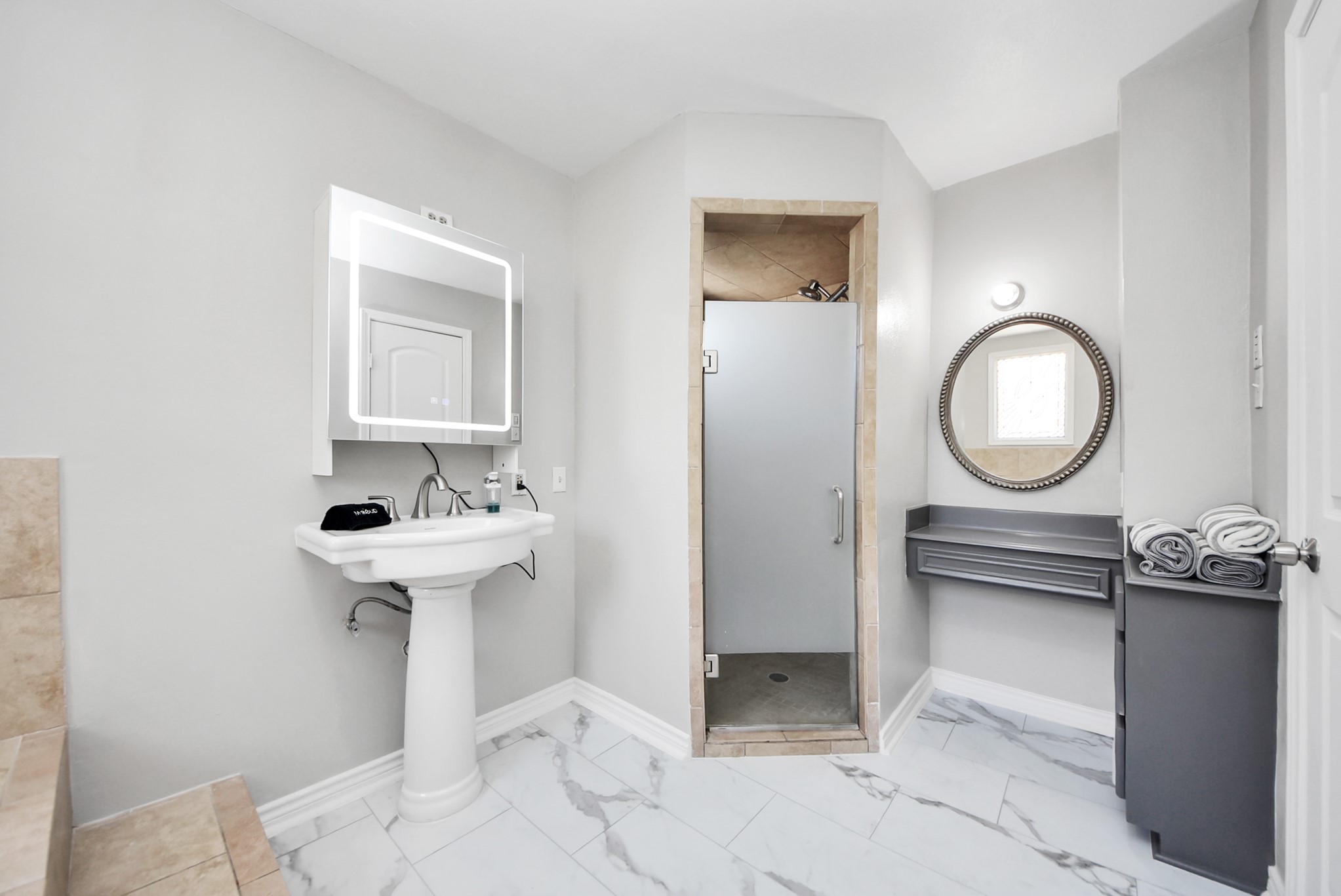 1011 Whitestone Lane Houston, TX 77073 - Photo 25 of 48 a room with a mirror and a sink