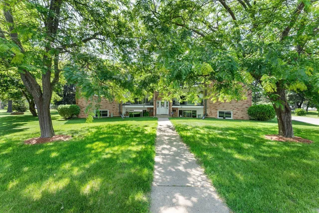 $155,000 | 1150 Dellwood Street South, Unit 306, Cambridge, MN 55008