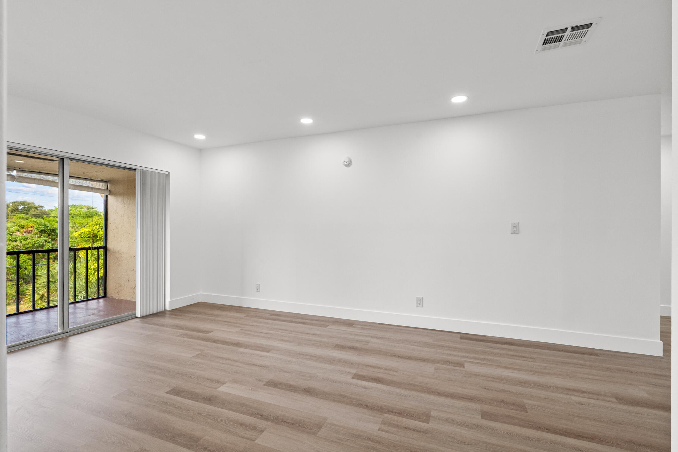 490 Northwest 20th Street, Unit 3060 Boca Raton, FL 33431 - Photo 5 of 21 DSC08007