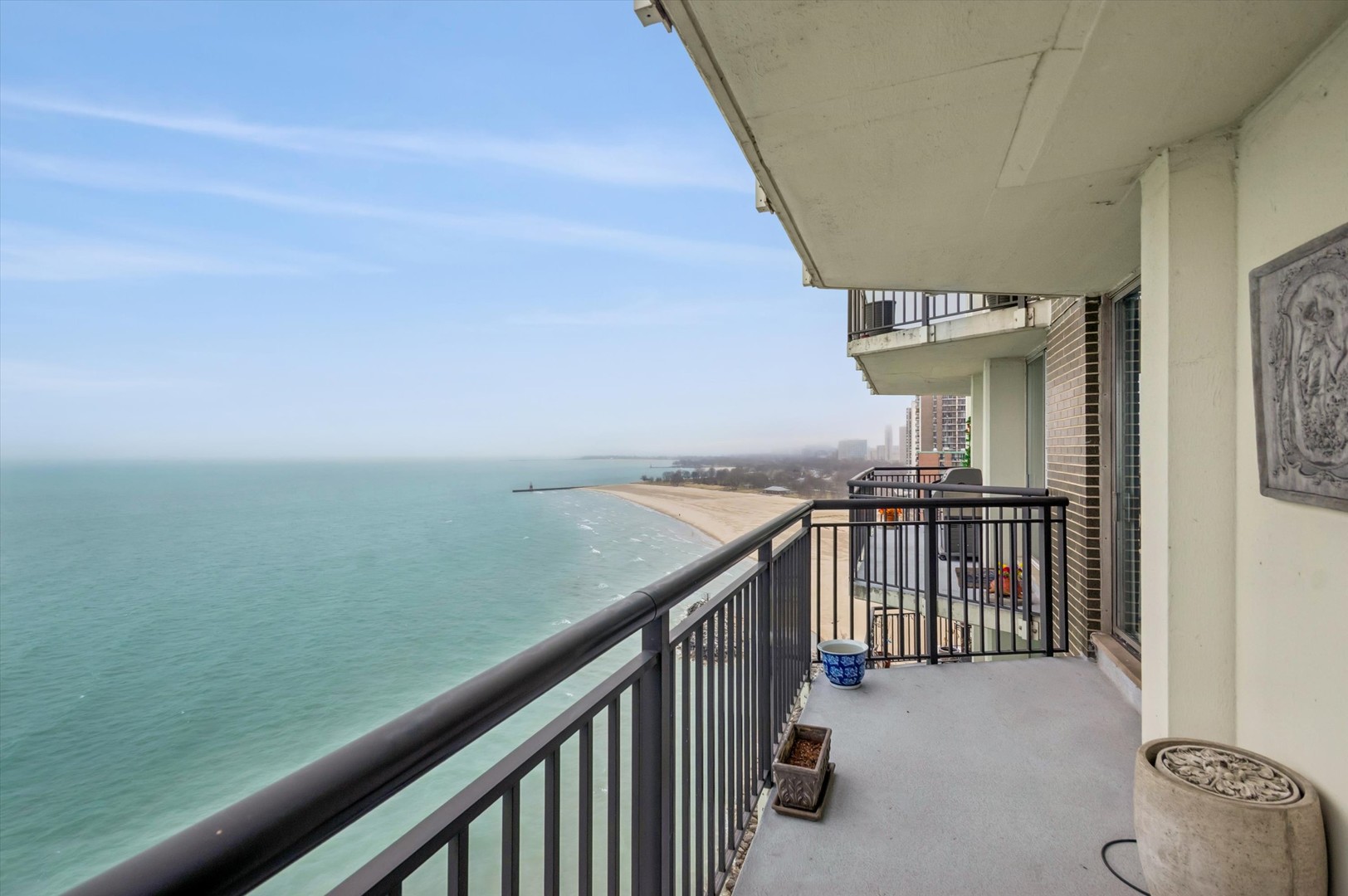 6007 North Sheridan Road, Unit 15B Chicago, IL 60660 - Photo 4 of 18 a view of balcony and deck