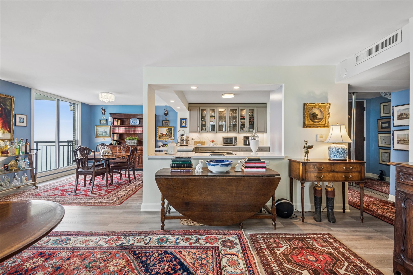 6007 North Sheridan Road, Unit 15B Chicago, IL 60660 - Photo 8 of 18 a living room with furniture a rug and a table