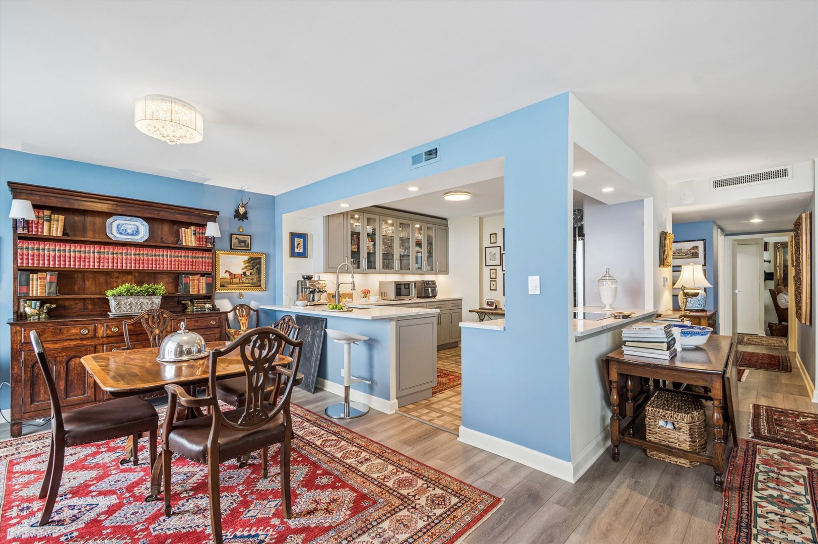 6007 North Sheridan Road, Unit 15B Chicago, IL 60660 - Photo 10 of 18 a view of a dining room with furniture and wooden floor