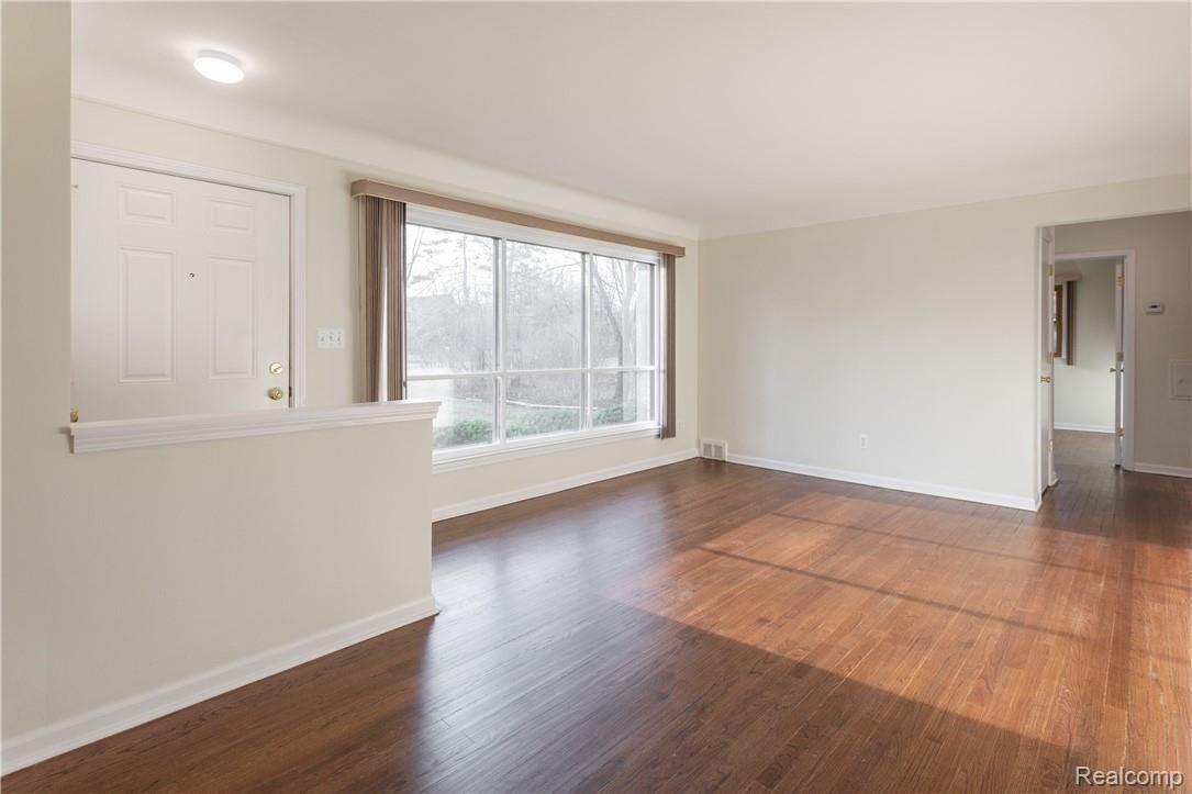 16986 Merriman Road Livonia, MI 48154 - Photo 4 of 32 244A6669.jpg