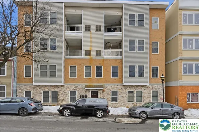 $2,300 | 623 Walnut Street, Unit C2, Easton, PA 18042