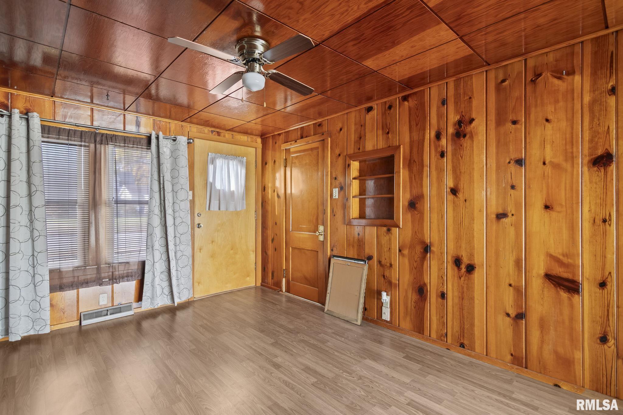 631 Chase Street Hillsboro, IL 62049 - Photo 13 of 32