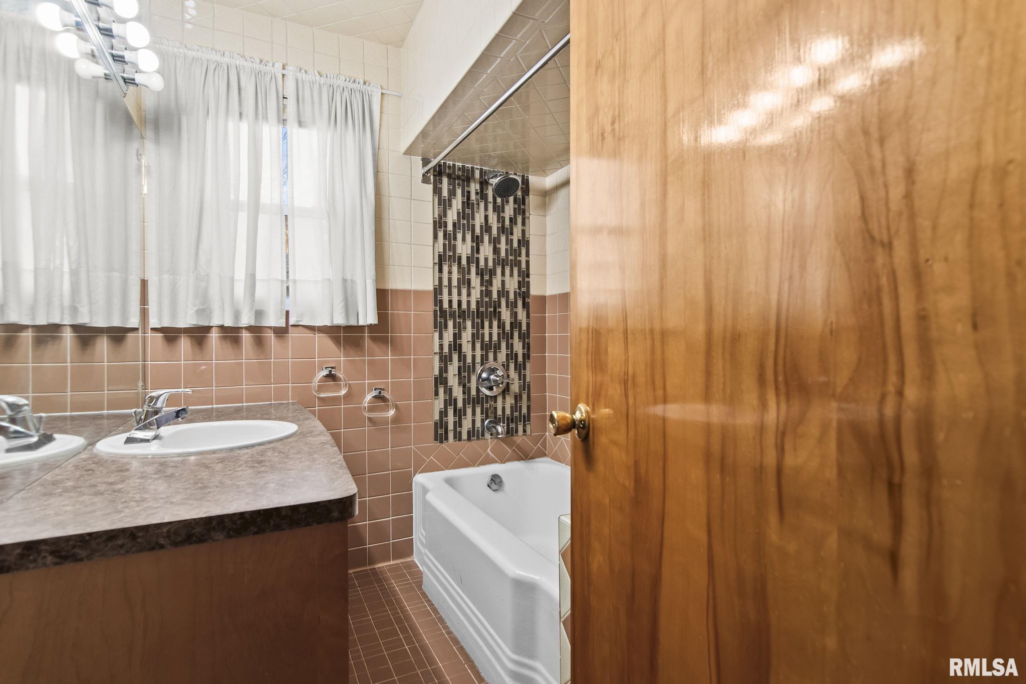 631 Chase Street Hillsboro, IL 62049 - Photo 22 of 32