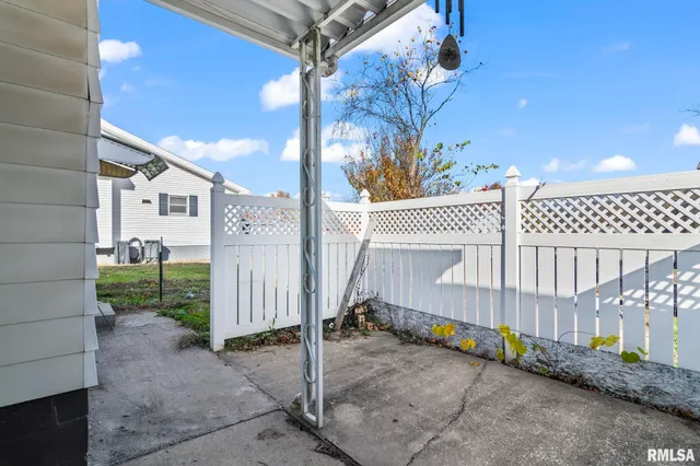 $75,000 | 631 Chase Street, Hillsboro, IL 62049