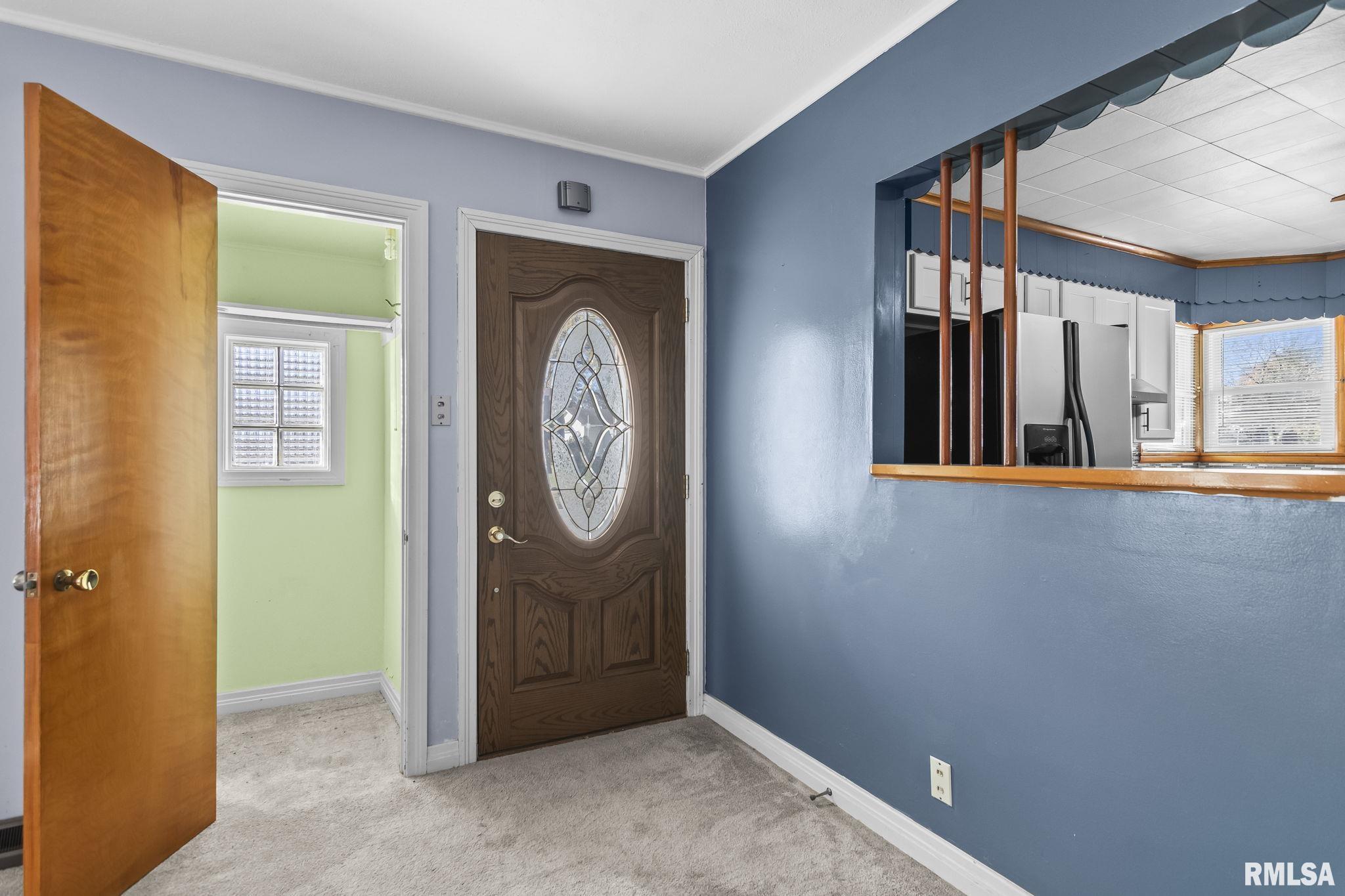 631 Chase Street Hillsboro, IL 62049 - Photo 4 of 32