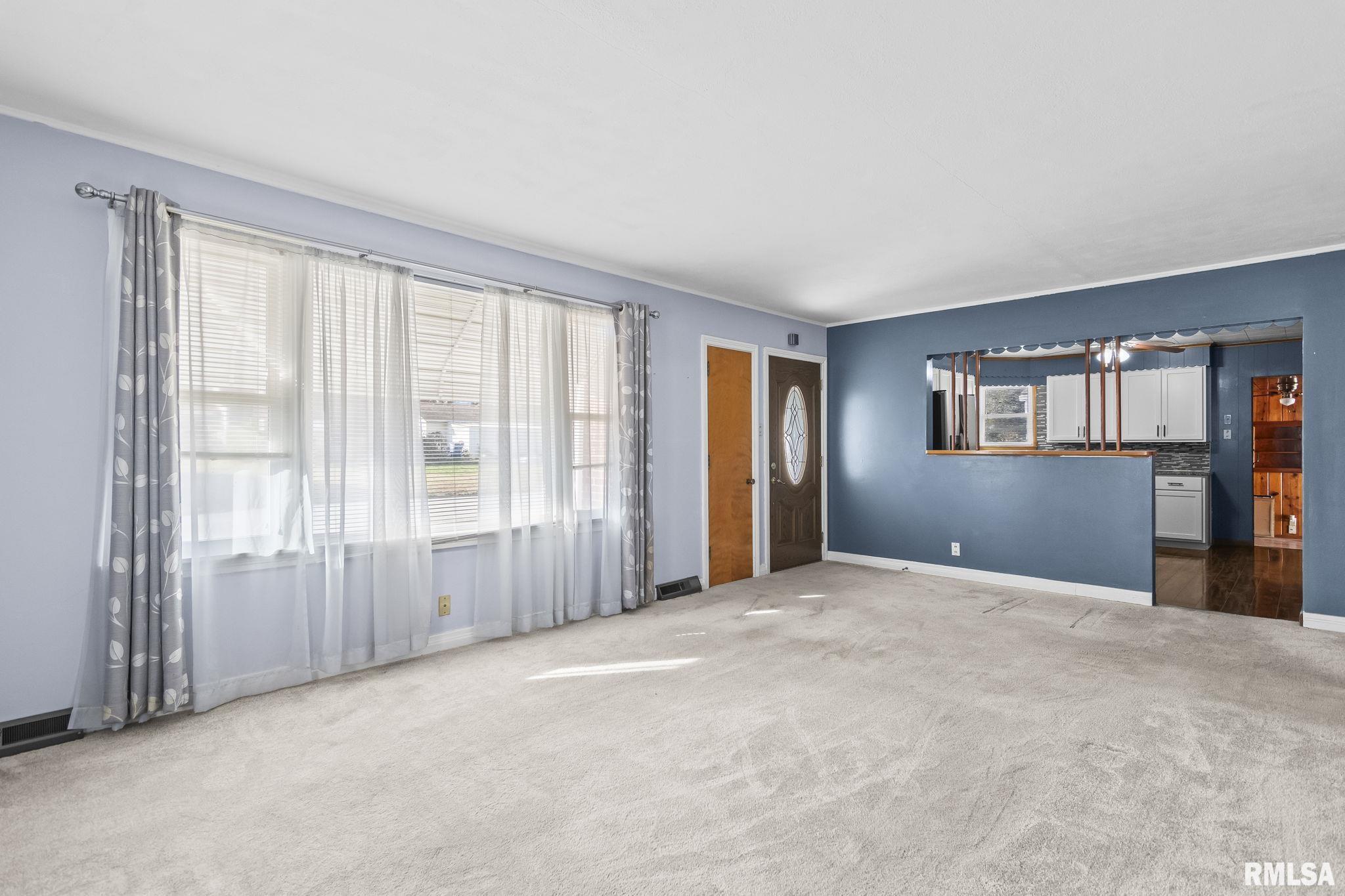 631 Chase Street Hillsboro, IL 62049 - Photo 5 of 32