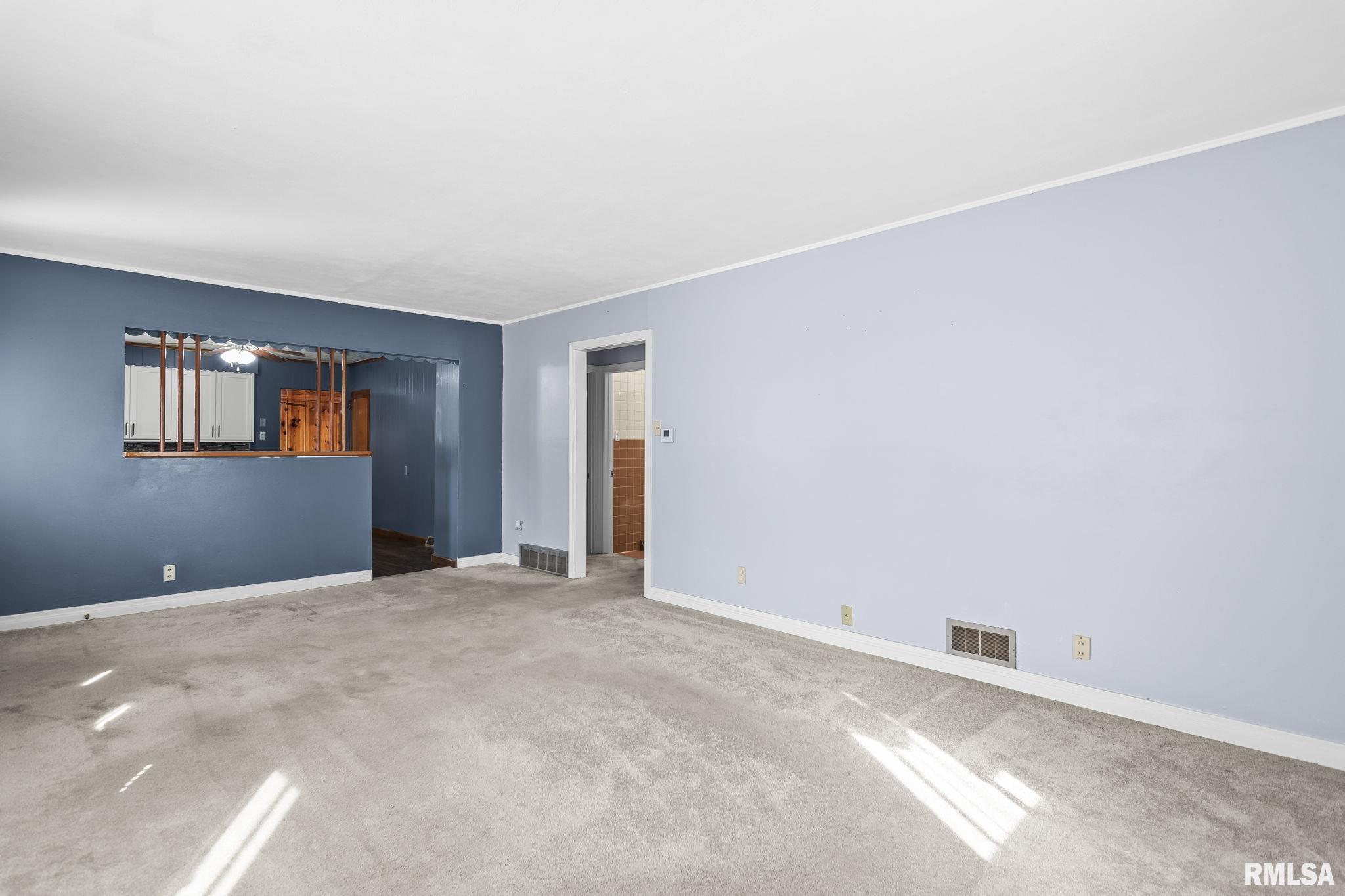 631 Chase Street Hillsboro, IL 62049 - Photo 6 of 32