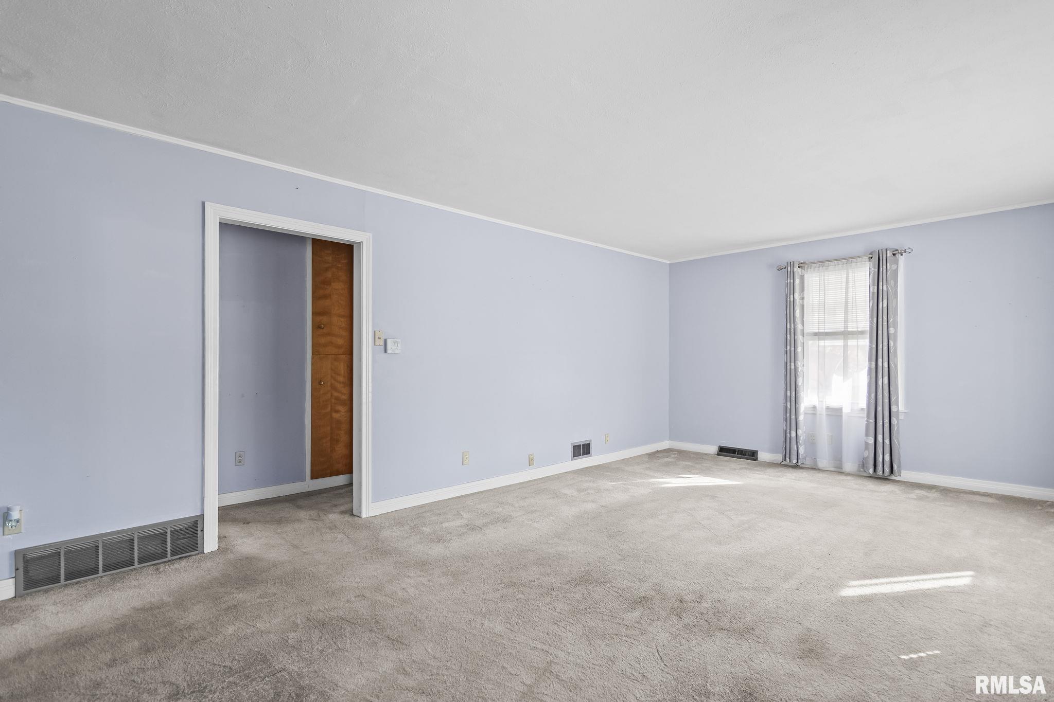 631 Chase Street Hillsboro, IL 62049 - Photo 7 of 32