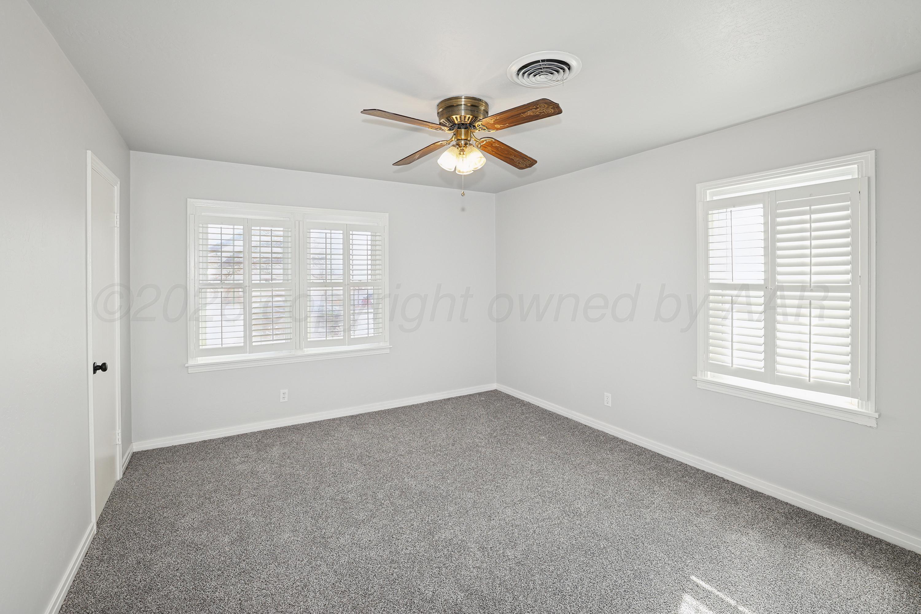 1602 Tularosa Street Amarillo, TX 79102 - Photo 21 of 33 a view of an empty room with a window