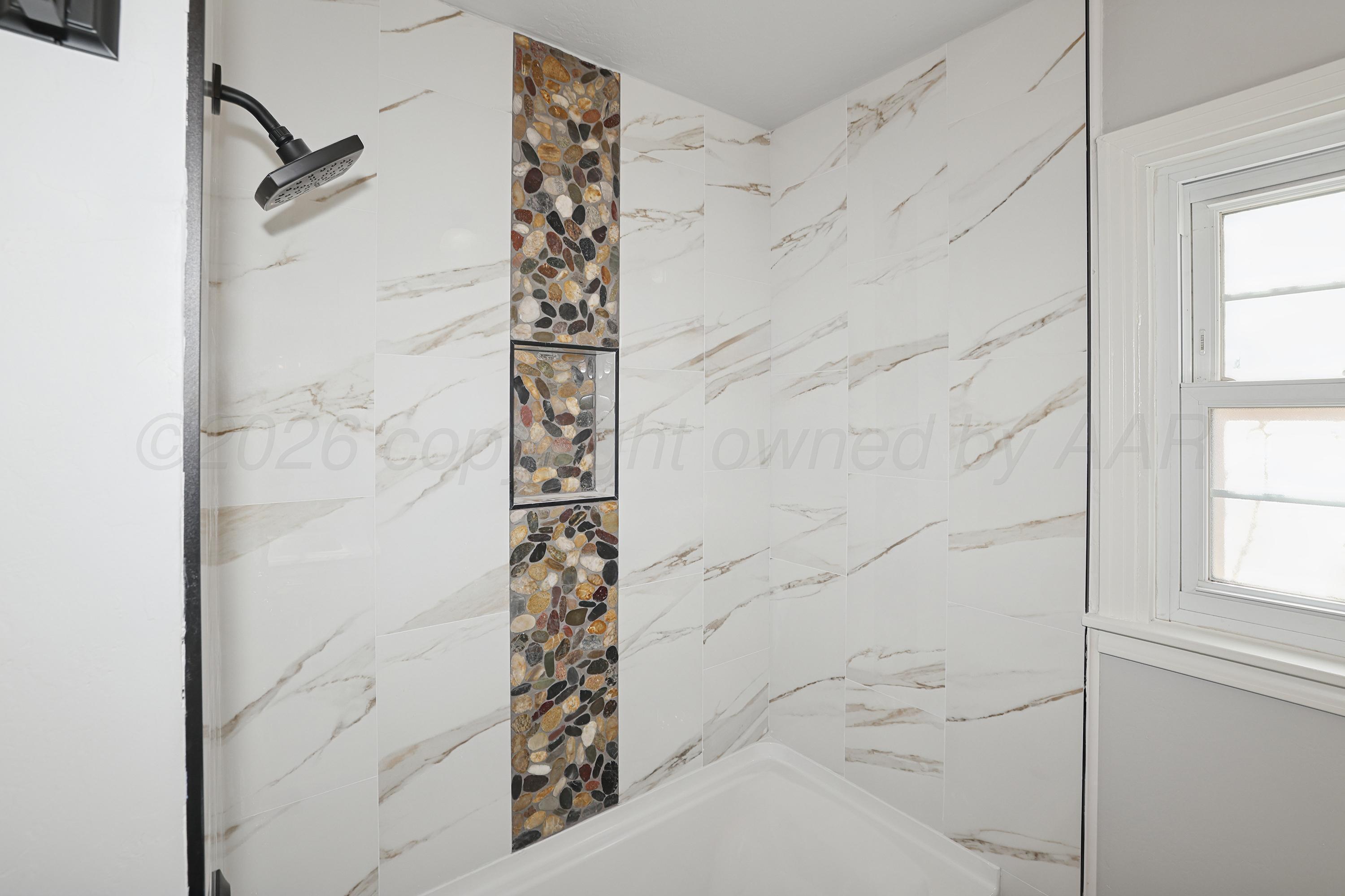 1602 Tularosa Street Amarillo, TX 79102 - Photo 25 of 33 a bathroom with a shower