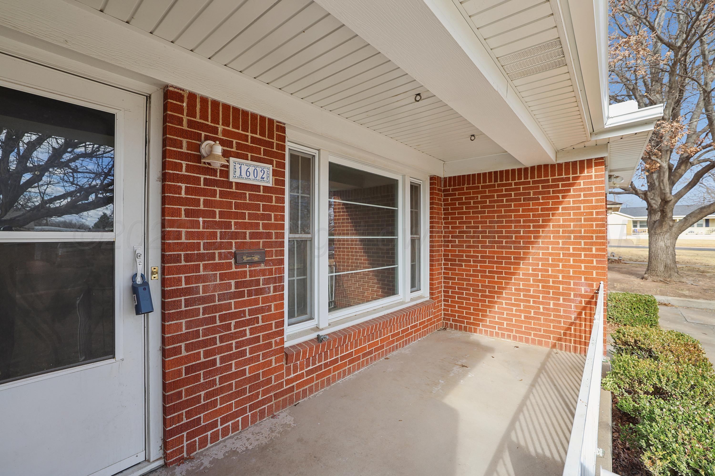 1602 Tularosa Street Amarillo, TX 79102 - Photo 3 of 33 a view of a brick house with a large window