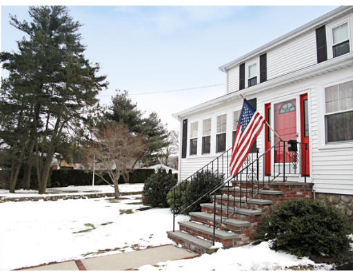 32 Hawthorn Road Braintree, MA 02184 - Photo 2 of 19 Gallery Image 2