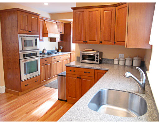 32 Hawthorn Road Braintree, MA 02184 - Photo 4 of 19 Gallery Image 4