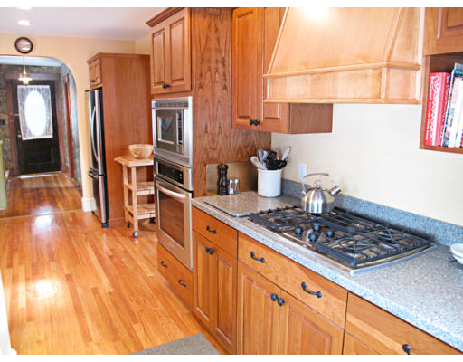 32 Hawthorn Road Braintree, MA 02184 - Photo 5 of 19 Gallery Image 5