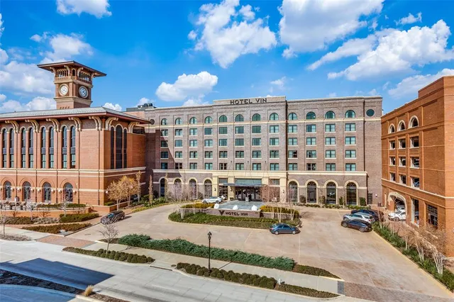 a room with lots of flowers