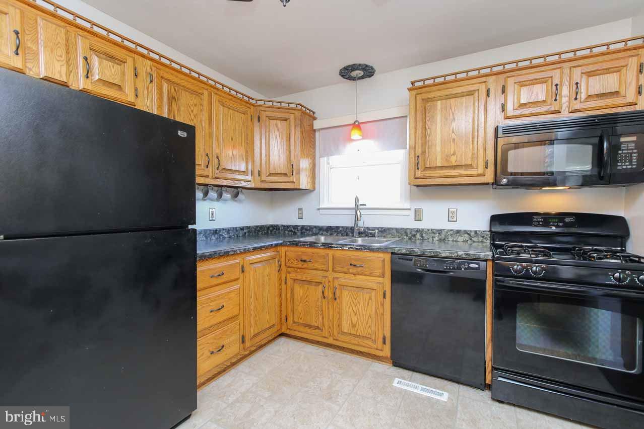 80 Fox Run Road Hanover, PA 17331 - Photo 7 of 34
