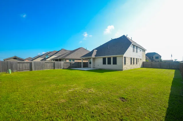 $3,200 | 14154 Little River Drive, Baytown, TX 77523