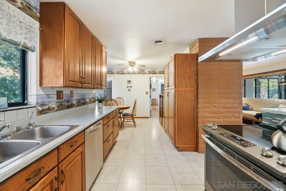 1581 Meadow Road El Cajon, CA 92021 - Photo 11 of 23 Gallery Image 11