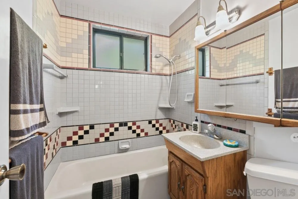 1581 Meadow Road El Cajon, CA 92021 - Photo 8 of 23 Gallery Image 8