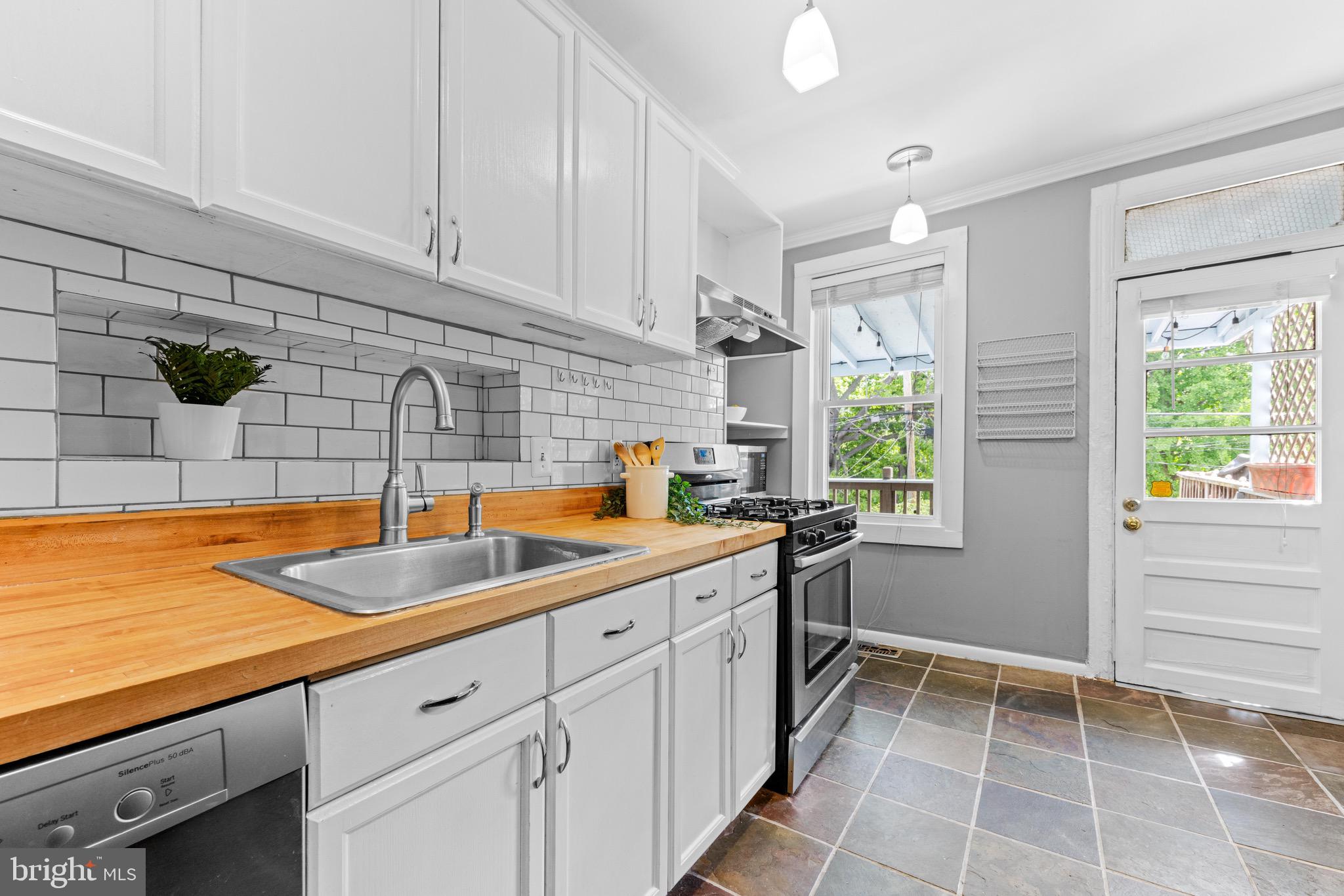 2949 Keswick Road Baltimore, MD 21211 - Photo 9 of 29 Kitchen