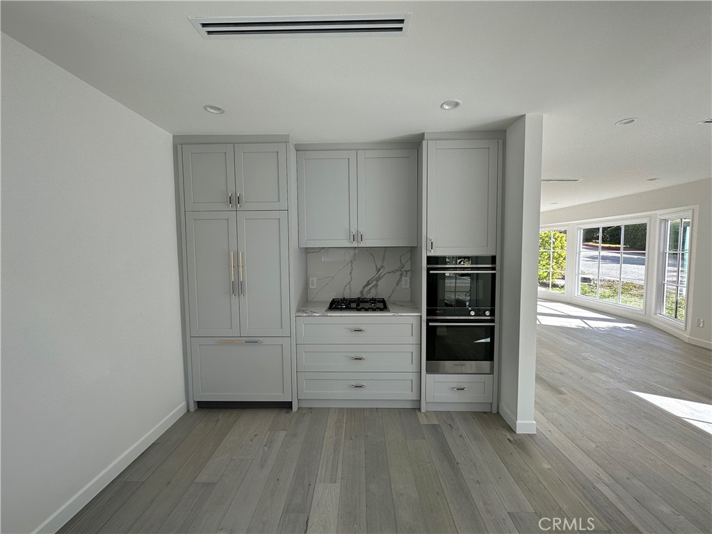 338 West Kenneth Road Glendale, CA 91202 - Photo 10 of 18