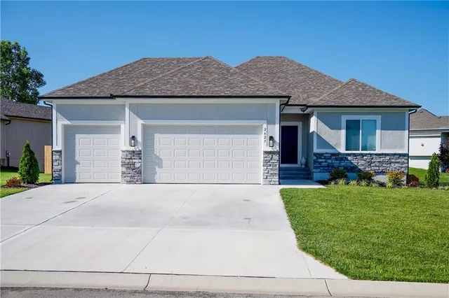 $479,900 | 2625 Southwest Summer Creek Place, Blue Springs, MO 64015