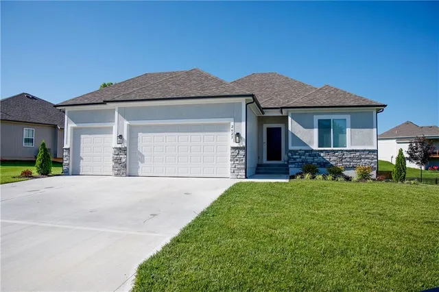 $479,900 | 2625 Southwest Summer Creek Place, Blue Springs, MO 64015