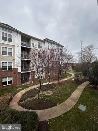 $2,535 | 3810 Lightfoot Street, Unit 206, Chantilly, VA 20151