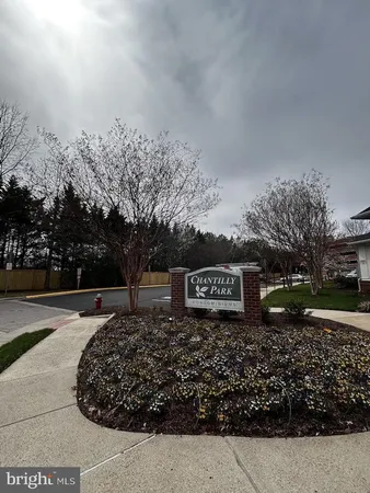 $2,535 | 3810 Lightfoot Street, Unit 206, Chantilly, VA 20151