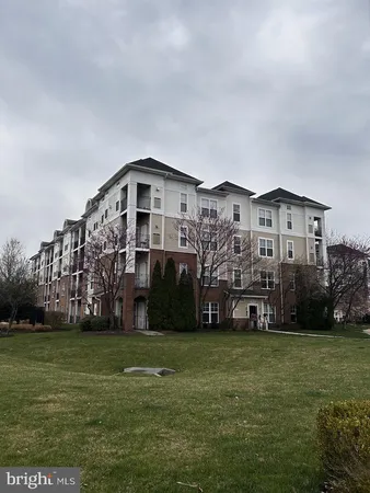 $2,535 | 3810 Lightfoot Street, Unit 206, Chantilly, VA 20151