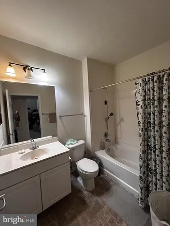 $2,535 | 3810 Lightfoot Street, Unit 206, Chantilly, VA 20151